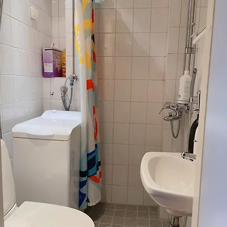 Top-Floor Studio - City Center - Fast Wifi