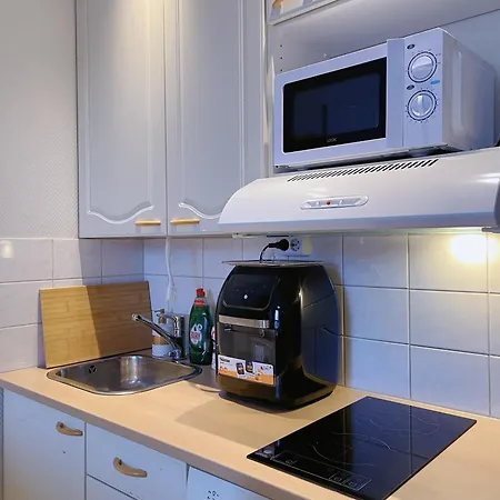 شقة Top-Floor Studio - City Center - Fast Wifi
